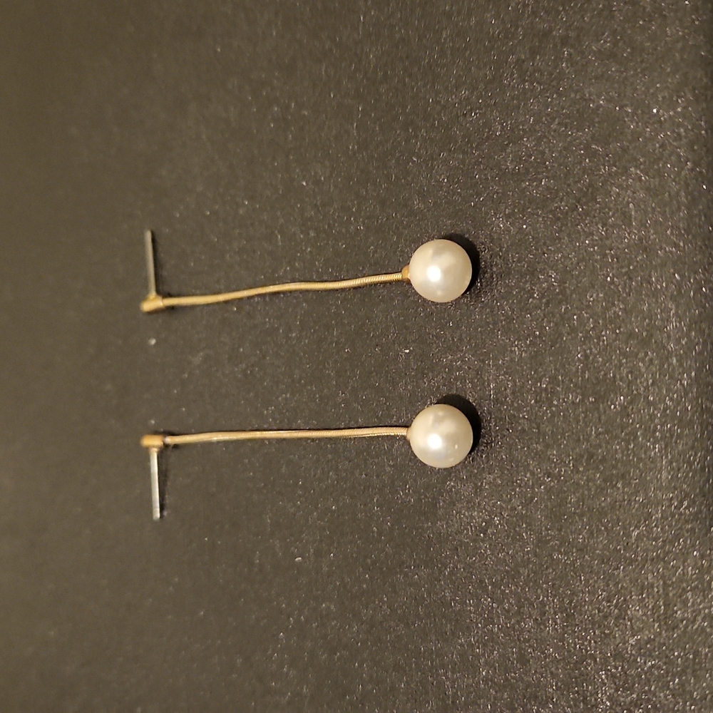 Single pearl drop earrings